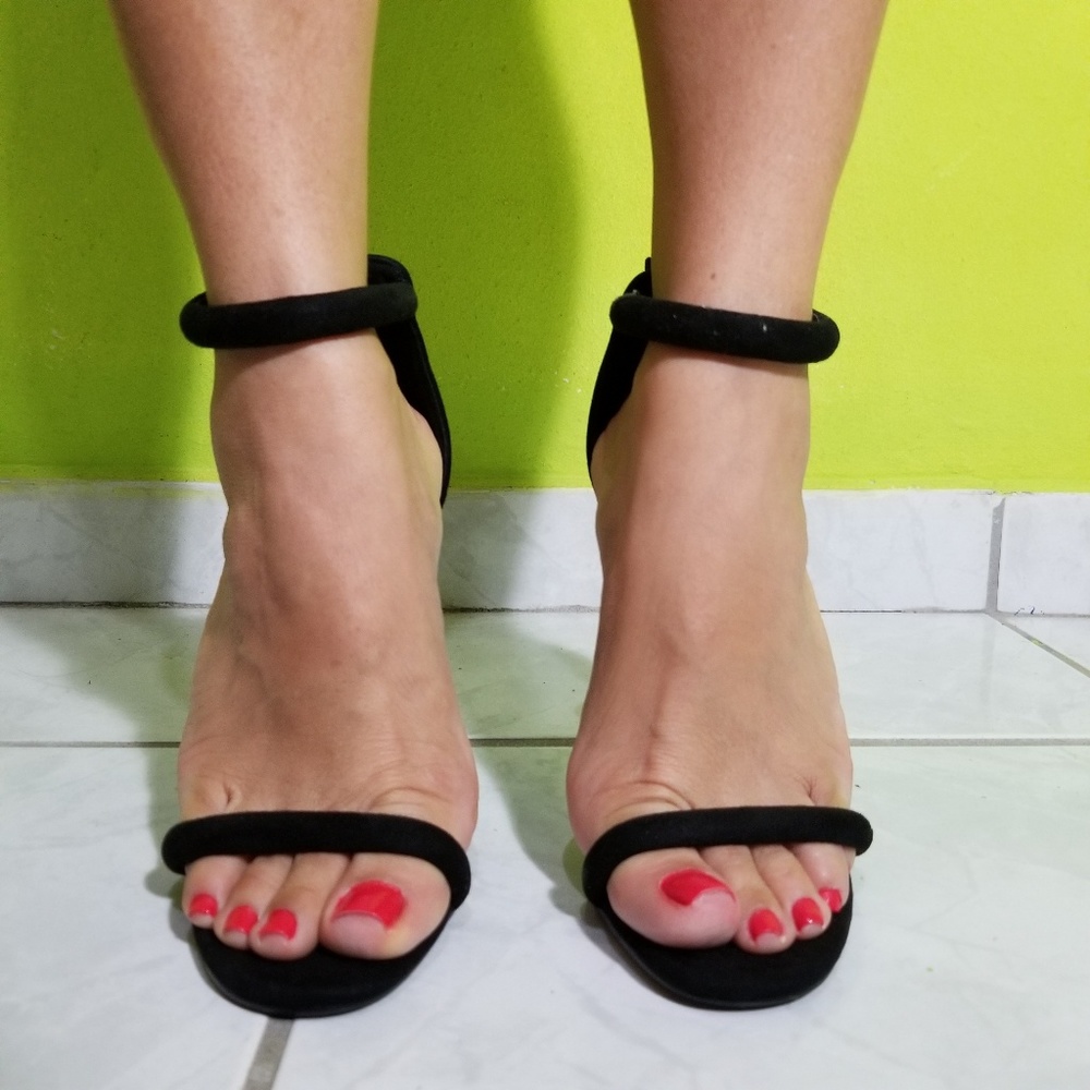 Rouge Helium Heels - Picture 8 of 8